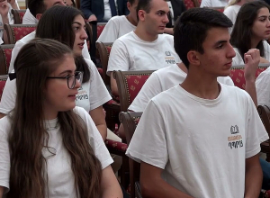 Նախագահ  Վահագն Խաչատուրյանը  հանդիպել է ԱԺ Ամառային դպրոց ծրագրի աշակերտների հետ