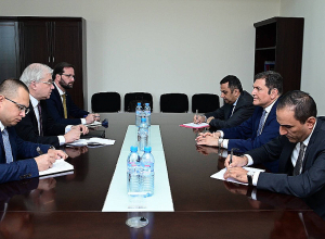 ԱԳ նախարարի պարտականությունները կատարող Պարույր Հովհաննիսյանը ընդունել է Իգոր Խովաևին