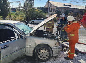 Երևանի Դավիթ Բեկի փողոցում այրվել է «Mercedes-Benz» մակնիշի ավտոմեքենա