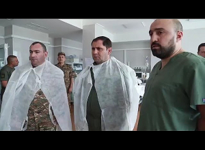 Պապիկյան այցելել է զինվորական հոսպիտալ