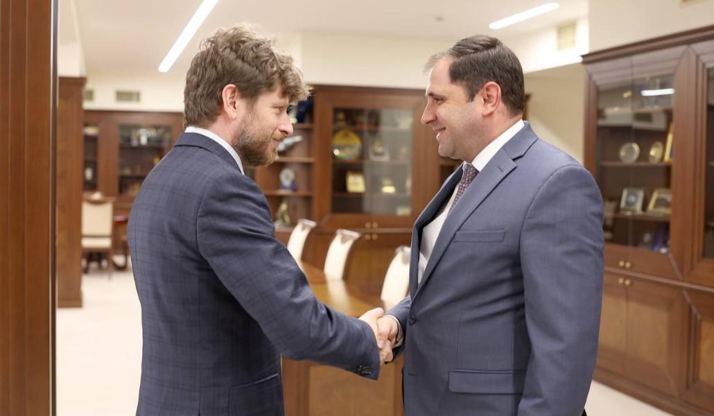 photo_5460913521316450345_y