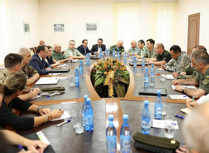 ՀՀ ՊՆ-ն օտարերկրյա ռազմական կցորդներին է ներկայացրել հայ- ադրբեջանական սահմանին ստեղծված օպերատիվ իրավիճակը