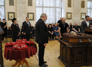 Վարչապետը մասնակցել է Ալբերտ Ազարյանի հոգեհանգստի արարողությանը