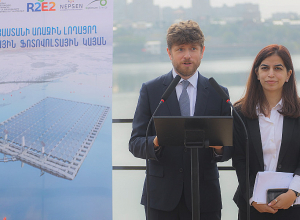 На Ереванском озере открылась первая плавучая солнечная фотоэлектрическая станция