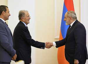 Никол Пашинян принял Романо Проди