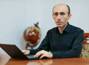 Ադրբեջանական քարոզչամեքենան հերթական անգամ սկսել է շահարկել ռուս խաղաղապահների կողմից Արցախից Հայաստան մարդկանց տեղափոխությունը. Արտակ Բեգլարյան