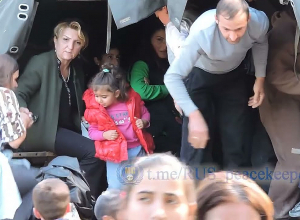 Российские миротворцы эвакуируют население в Арцахе