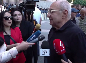 Ни один из трёх бывших президентов не должен быть лидером Армении: Манукян