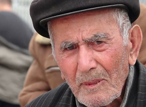 Հազարավոր արցախցիներ դեռ օդանավակայանում են․ 5-րդ օրն է՝ ոմանք բաց երկնքի տակ են գիշերում