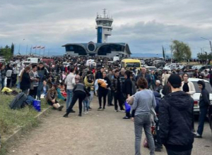 Ռուս խաղաղապահների ուղեկցությամբ կիրականացվի անօթևան ընտանիքների տեղափոխում ՀՀ․ ԱՀ կառավարություն