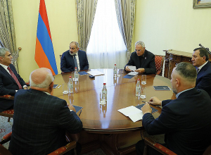 Փաշինյանը  հանդիպել է արտախորհրդարանական քաղաքական ուժերի ղեկավարներին