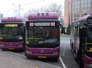 Երեւանի քաղաքապետարանի ենթակայության տակ գտնվող 25 ավտոբուսներ երեկ ուշ երեկոյան ուղևորվել են և այժմ գտնվում են Խնձորեսկում