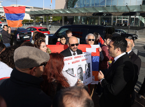 Спикер НС РА побеседовал с армянской молодежью, инициировавшей акцию протеста в Дублине