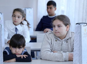 Ժաննա Անդրեասյանը հանդիպել է ԼՂ-ից բռնի տեղահանված երեխաներին