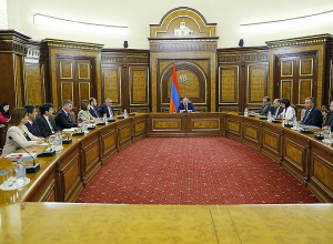 Для финансовой помощи вынужденным переселенцам из НК необходимо открыть карточные счета