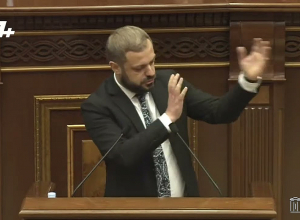 Видите, что случилось? Через неделю вы подписали капитуляцию: Папоян