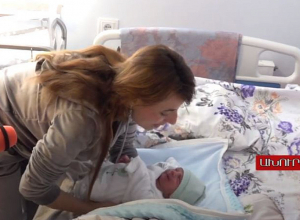 Ստեփանակերտից եկած ընտանիքի 3-րդ զավակը ծնվեց Ախուրյանում