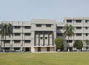 Մայր Աթոռը կազմակերպում է արցախցի դպրոցականների ուսումը Կալկաթայի Հայոց մարդասիրական ճեմարանում