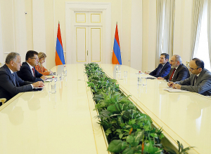 Премьер-министр принял Комиссара Европейского союза по антикризисному управлению