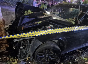 Երևանում «Mercedes-Benz» -ը բախվել է ծառին. ուղևորը տեղում մահացել է, վարորդը՝ հոսպիտալացվել