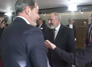 Փաշինյանը  Եվրոպական խորհրդարանի նախագահի հանդիպմանը գնացել է իր 3 դուստրերի հետ