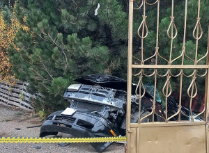 «Volkswagen»-ը բախվել է «Կարասար» ռեստորանային համալիրի դարպասներին՝ հայտնվելով ռեստորանի բակում․ կա տուժած