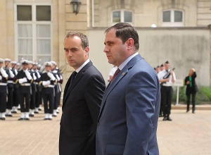 Սուրեն Պապիկյանը մեկնել է Ֆրանսիա