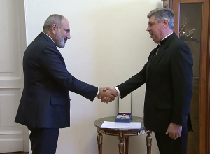 Վարչապետ Փաշինյանին է հանձնվել Հռոմի Ֆրանցիսկոս պապի կողմից շնորհված շքանշանը