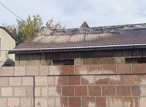 Հրդեհ է բռնկվել տան տանիքում