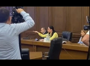 Լպիրշներին, սրիկաներին պետք է տապալել և տանել բաժիններ. Գևորգ Պապոյանի և Արեգնազ Մանուկյանի վեճը