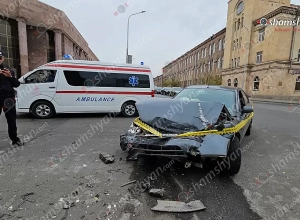 Գյումրիում դատարանի դիմաց բախվել են Ford-ն ու մարդատար ГАЗель-ը. կա 6 վիրավոր.Shamshyan.com