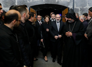 Վարչապետը տիկնոջ հետ ներկա է գտնվել Մաթևոս Ասատրյանի հոգեհանգստի արարողությանը