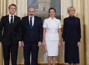 Վարչապետը տիկնոջ հետ մասնակցել է Ֆրանսիայի նախագահի և նրա տիկնոջ անունից տրված պաշտոնական ընթրիքին (լուսանկարներ)