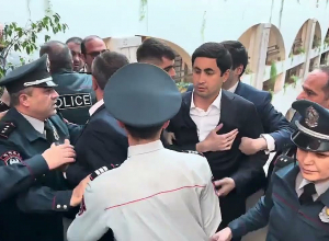 Ծեծկռտուք քաղաքապետարանում