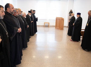 Կաթողիկոսը հանդիպել է Մայր Աթոռում վերապատրաստման դասընթացներն ավարտած եկեղեցականների հետ