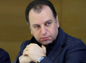 Прокурор направил дело в отношении бывшего министра обороны РА в Антикоррупционный суд для заочного рассмотрения