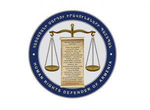 ՄԻՊ-ն անդրադարձել է տեսանյութին, որում օտարերկրացի տղամարդուն ստիպում են զինվորական բաճկոնը հանել