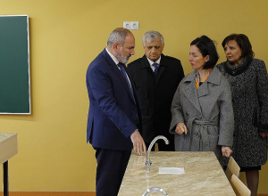 Վարչապետն այցելել է Ջրառատի նորակառույց միջնակարգ դպրոց