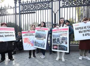 «ՀայաՔվե» նախաձեռնության անդամները բողոքի ակցիա են իրականացնում ԱԺ-ի դիմաց․ ուղիղ