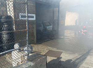 Ավտոտեխսպասարկման կետում մեքենա է այրվել