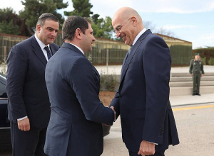 Սուրեն Պապիկյանը հանդիպել է Հունաստանի ազգային պաշտպանության նախարարի հետ