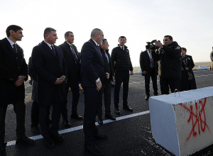 Премьер-министр ознакомился с ходом строительства участка дороги Аштарак-Талин проекта “Север-Юг”