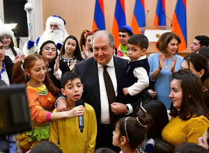 Առողջություն, սեր, ջերմություն ու հաջողություն բոլորիս ընտանիքներին․ Արմեն Սարգսյանի ուղերձը