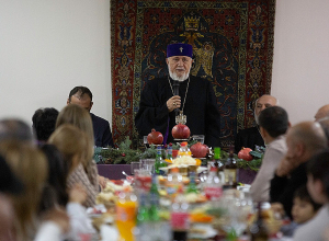 Մայր Աթոռում կազմակերպվել է ամանորյա ընթրիք արցախցի ընտանիքների մասնակցությամբ