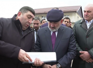 Փաշինյանը Տաշիր քաղաքում ծանոթացել է նոր բժշկական կենտրոնի կառուցման ընթացքին