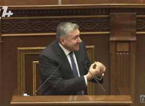 Էժան վարկ վերցնելը վերանում է այս օրենքով, փուչիկ է փչվում․ Արթուր Խաչատրյան