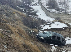 Բախվել են «Opel»-ն ու «SITRAK» մակնիշի բետոնախառնիչ բեռնատարը․ «Opel»-ն ընկել է ձորը․ կա տուժած