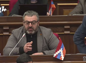 Снег убирают 40-50-летними ЗИЛ-ами и КАМАЗ-ами, не говоря уже о том, что вручную насыпают соль и песок