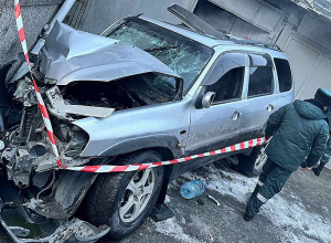 Օհանովի փողոցում ավտոմեքենան բախվել է շինության պատին․ կան տուժածներ