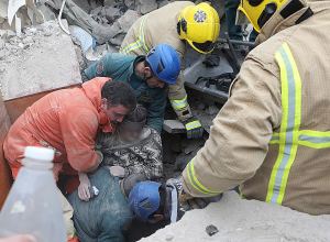 Փրկարարները երկու հոգու դուրս են բերել փլատակների տակից